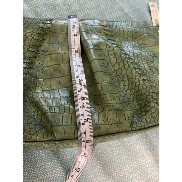 APT 9 light green faux alligator clutch purse 8" x 10" - Picture 4 of 5